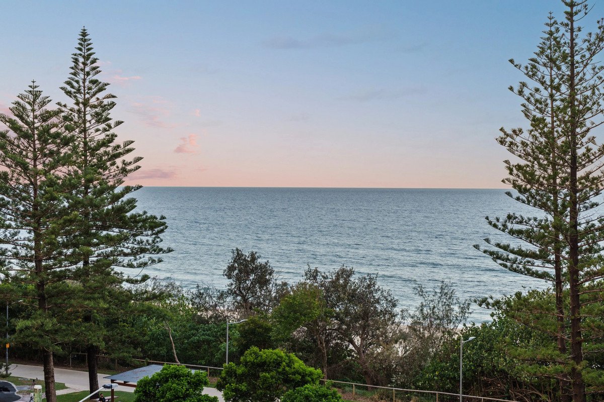 17/82 The Esplanade Burleigh Heads 11