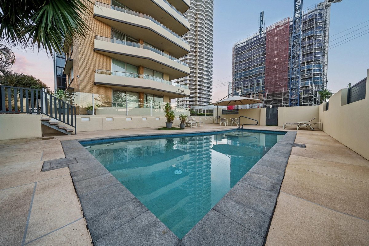 17/82 The Esplanade Burleigh Heads 12