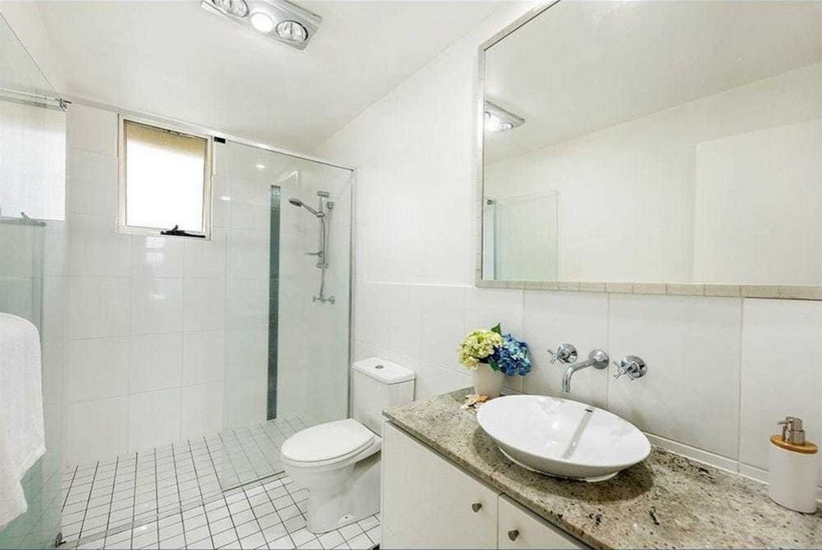 178/251 Varsity Parade Varsity Lakes 8