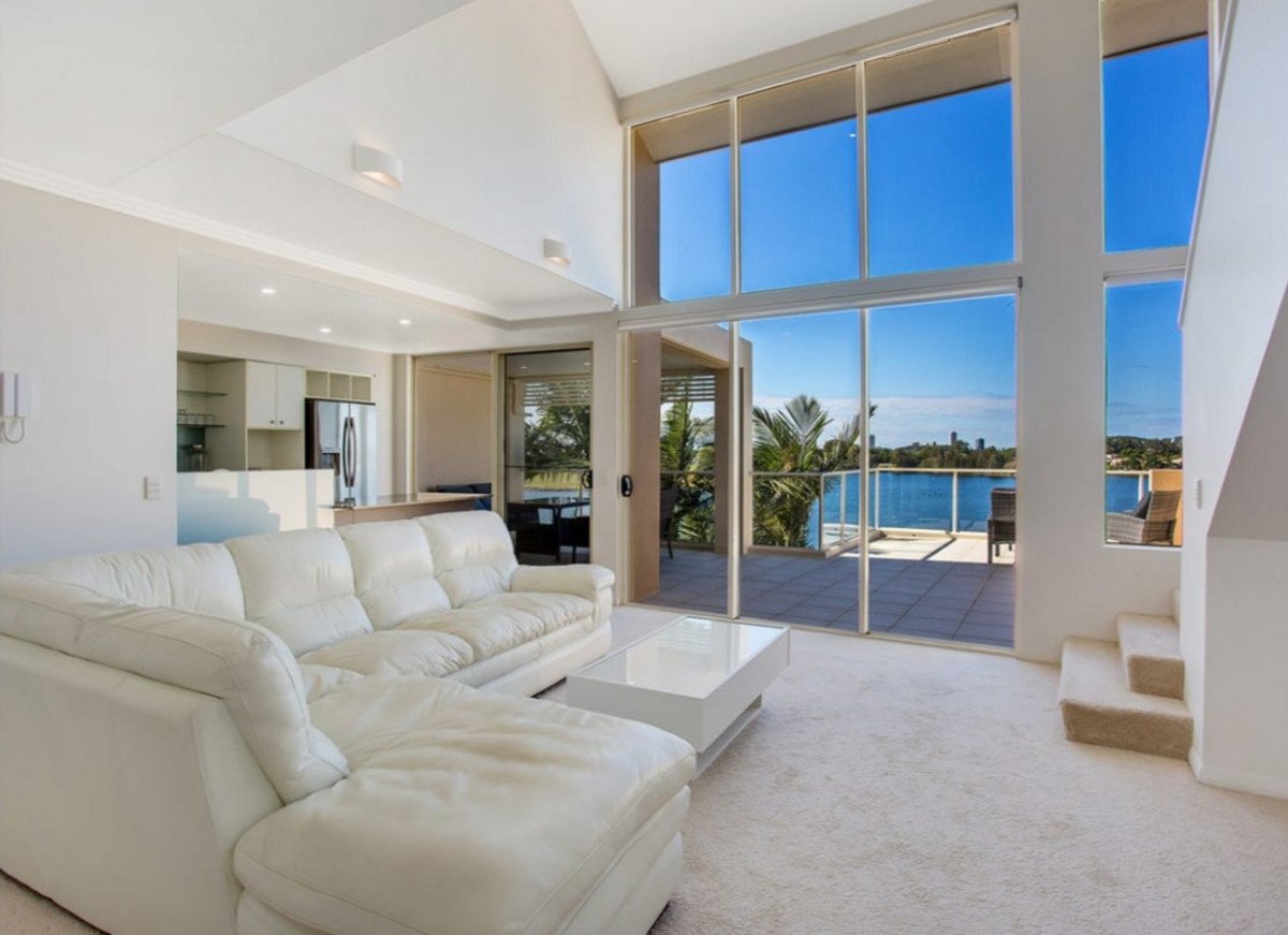 178/251 Varsity Parade Varsity Lakes 2