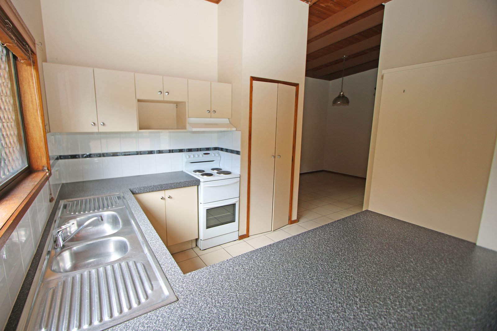1/79 Corunna Crescent ASHMORE 5
