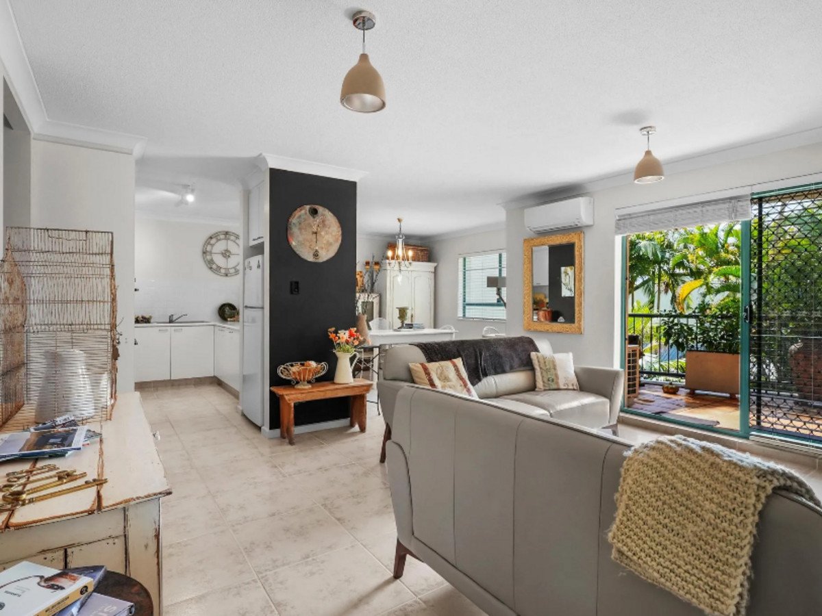 17/9 Domain Road Currumbin 1