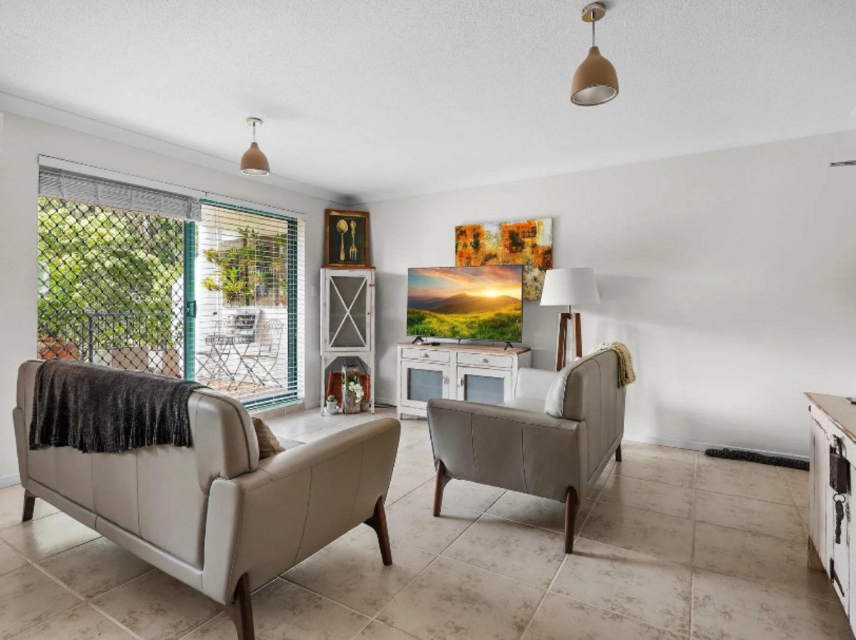 17/9 Domain Road Currumbin 2