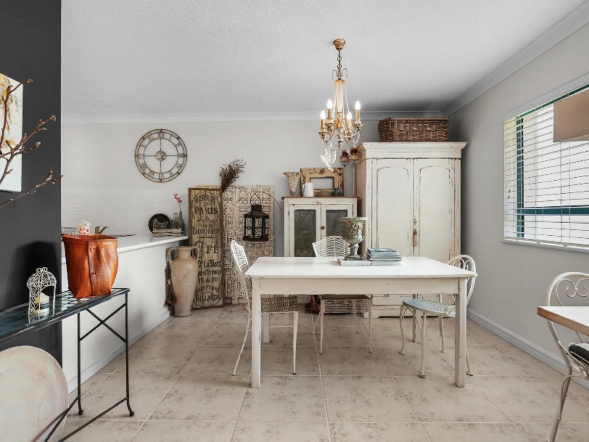 17/9 Domain Road Currumbin 5