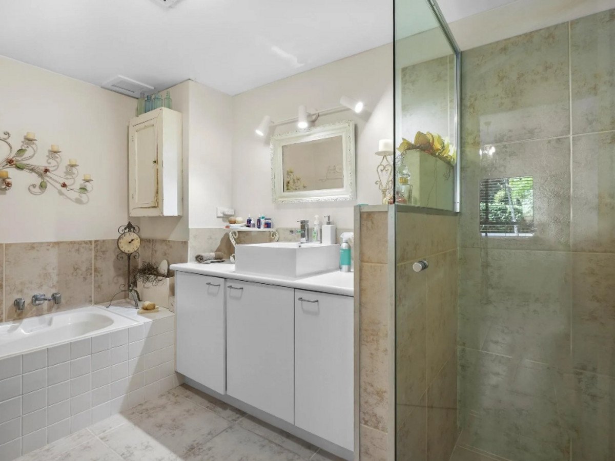 17/9 Domain Road Currumbin 9