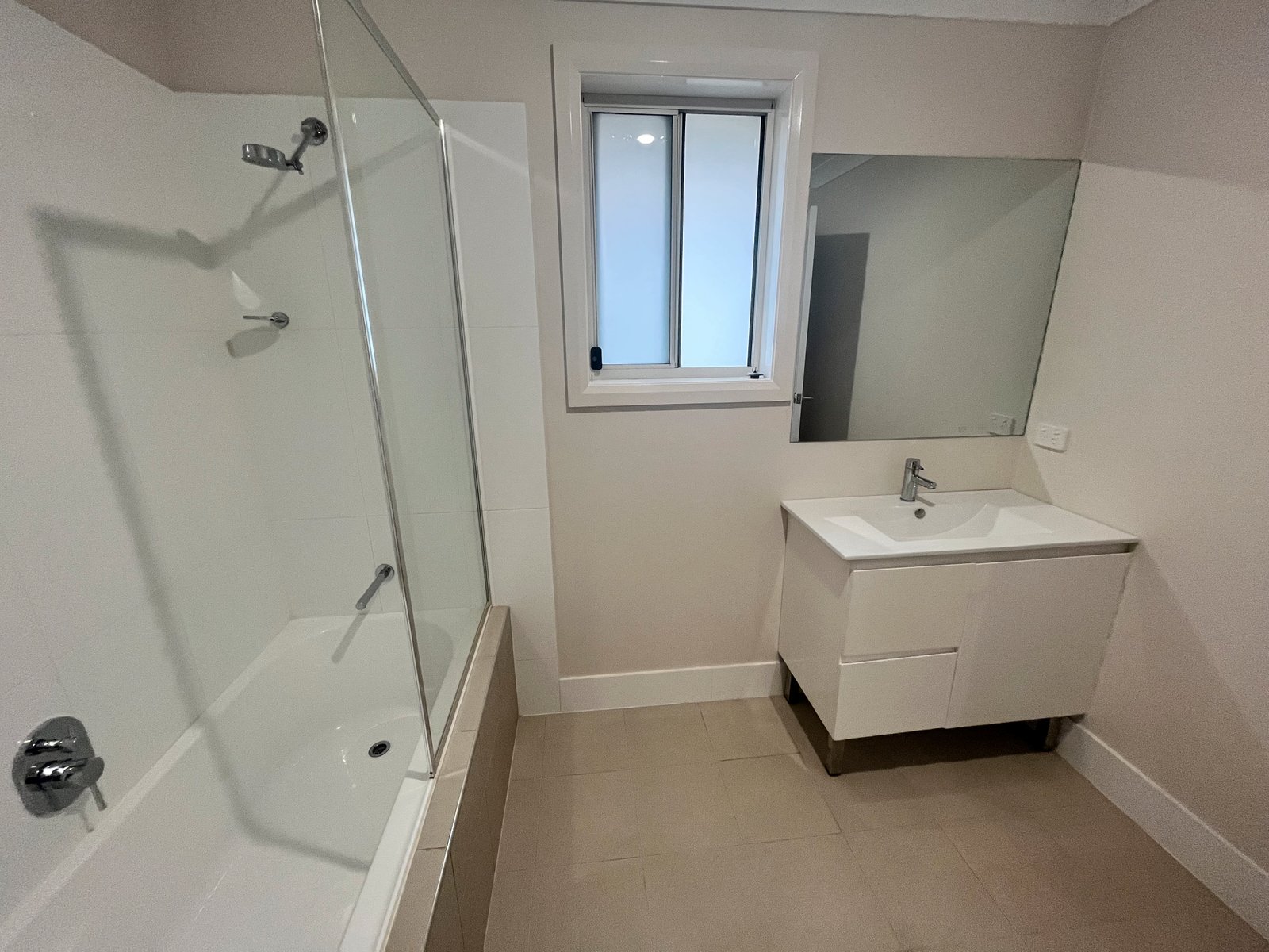 1/79 Kenny Drive TAMWORTH 3