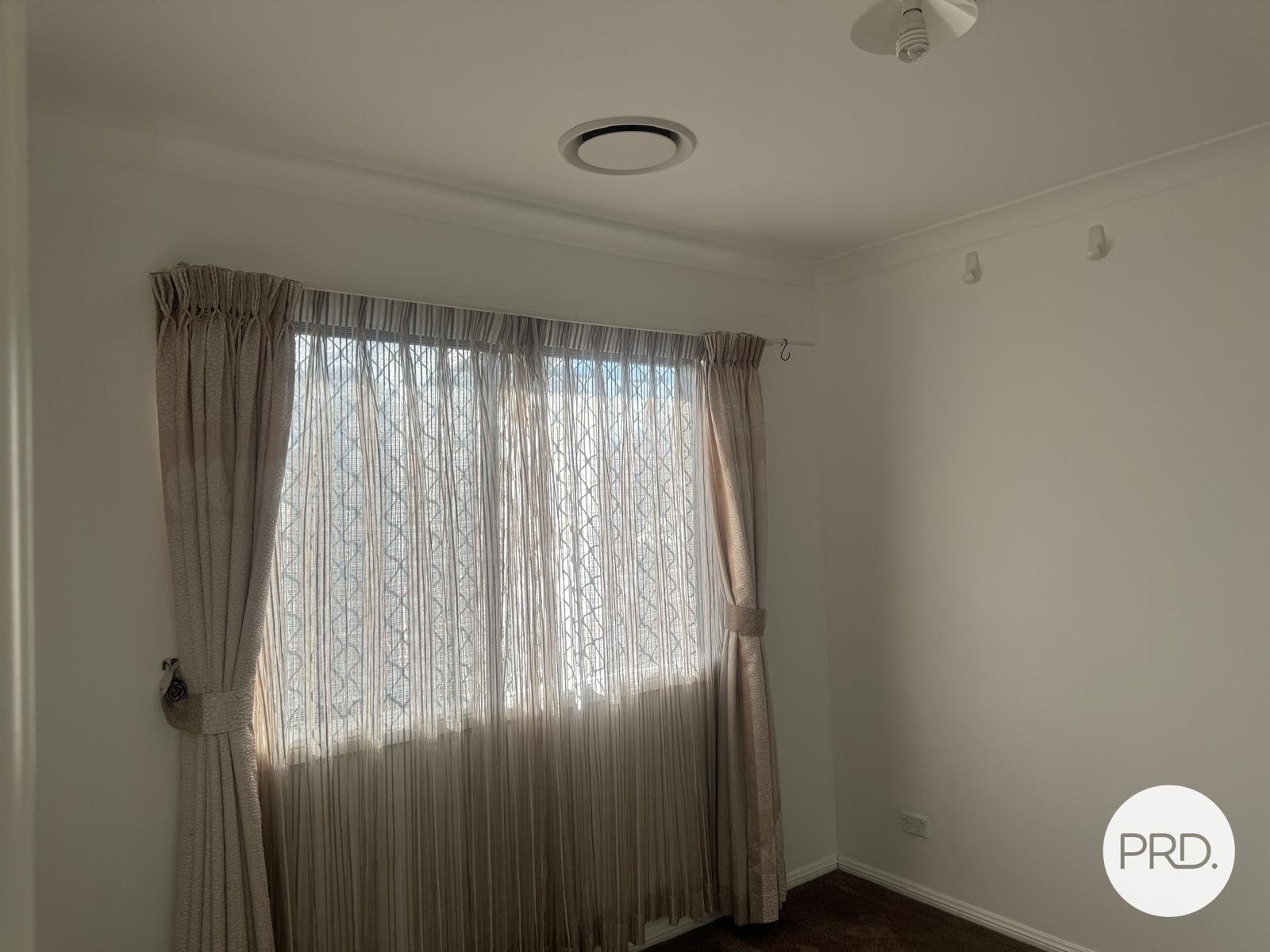 17A Benham Road MINTO 6