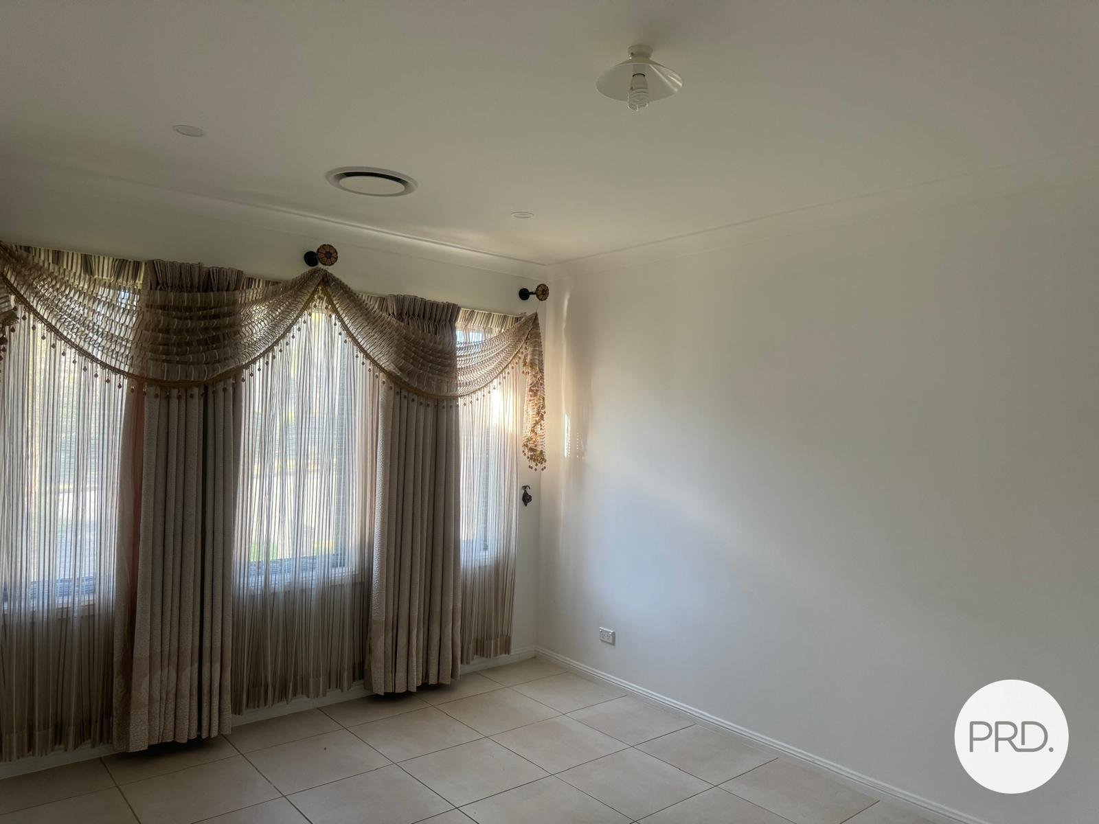 17A Benham Road MINTO 8