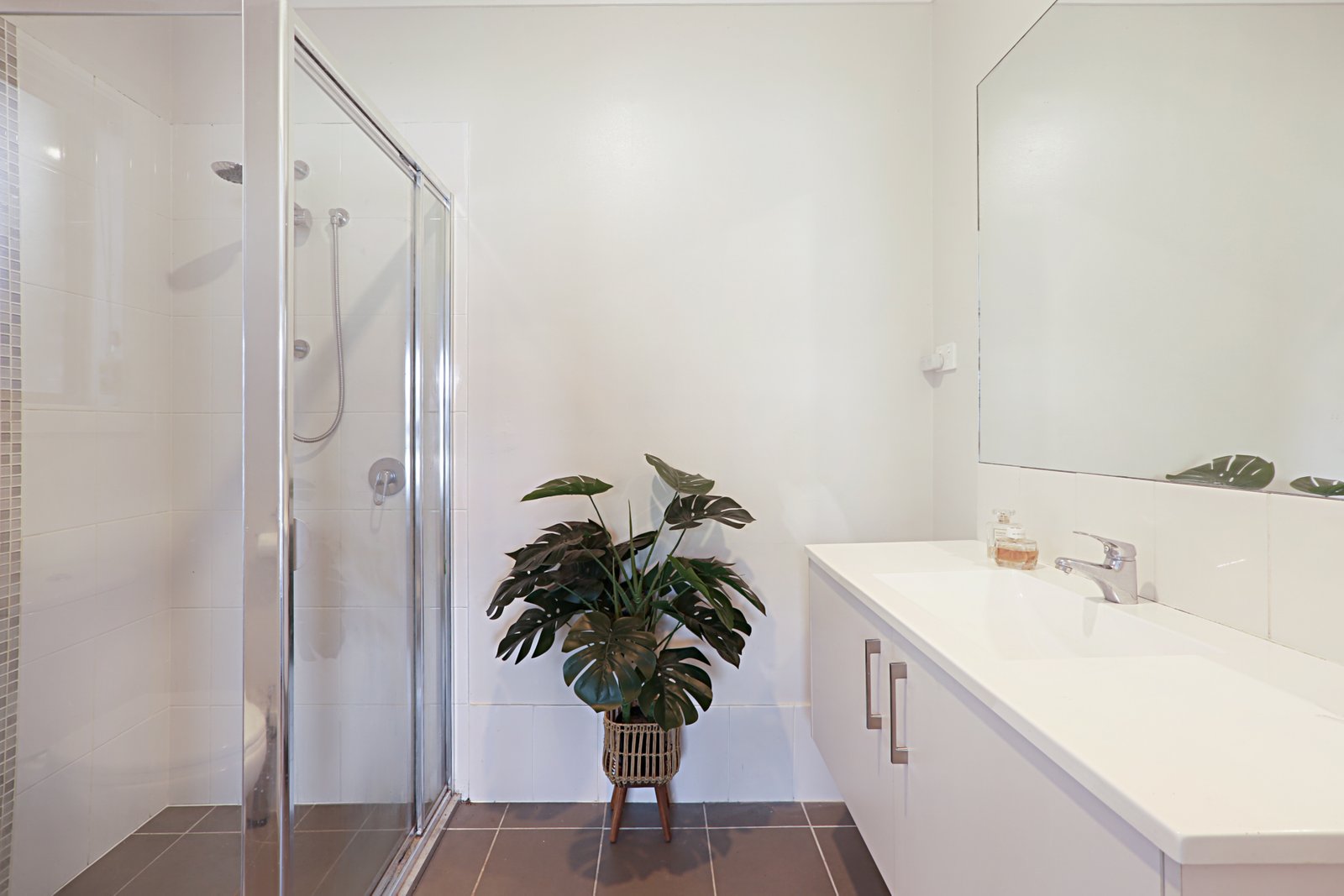 17a Brooks Reach Road HORSLEY 6