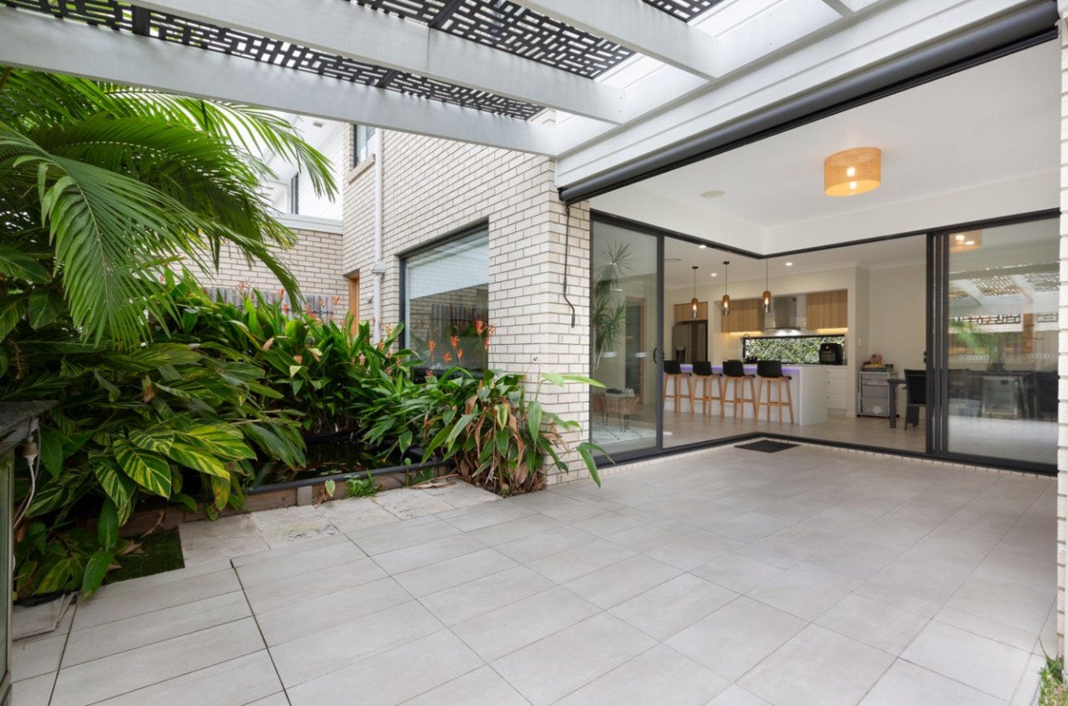 1/7a Canara Street Benowa 19