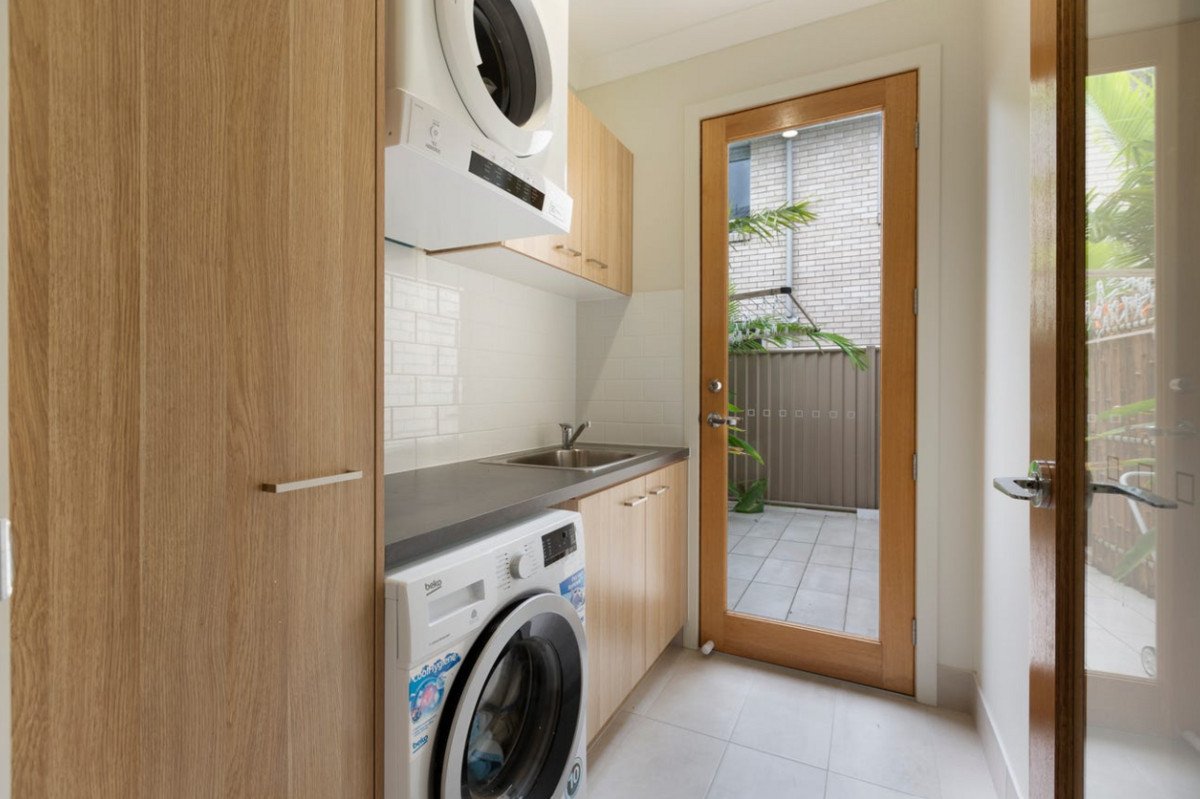 1/7a Canara Street Benowa 21