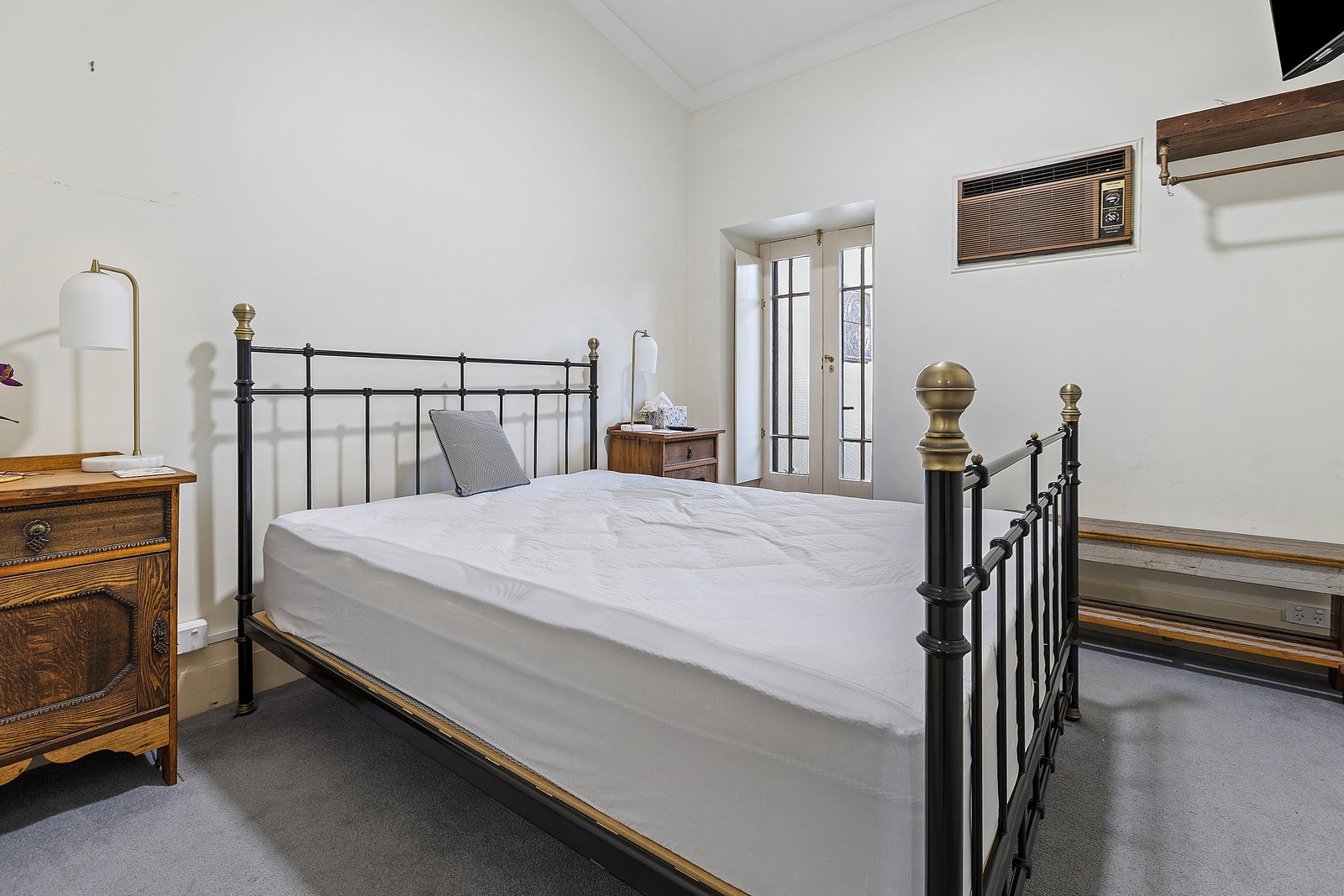 Gallery: 17A Forest St