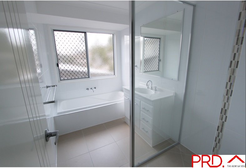 17a OUSTON Place SOUTH GLADSTONE 4