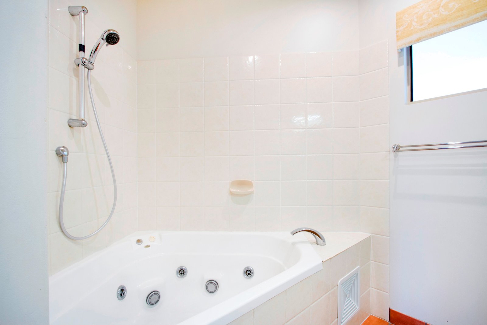 17A&B/14 Hermitage Drive AIRLIE BEACH 10