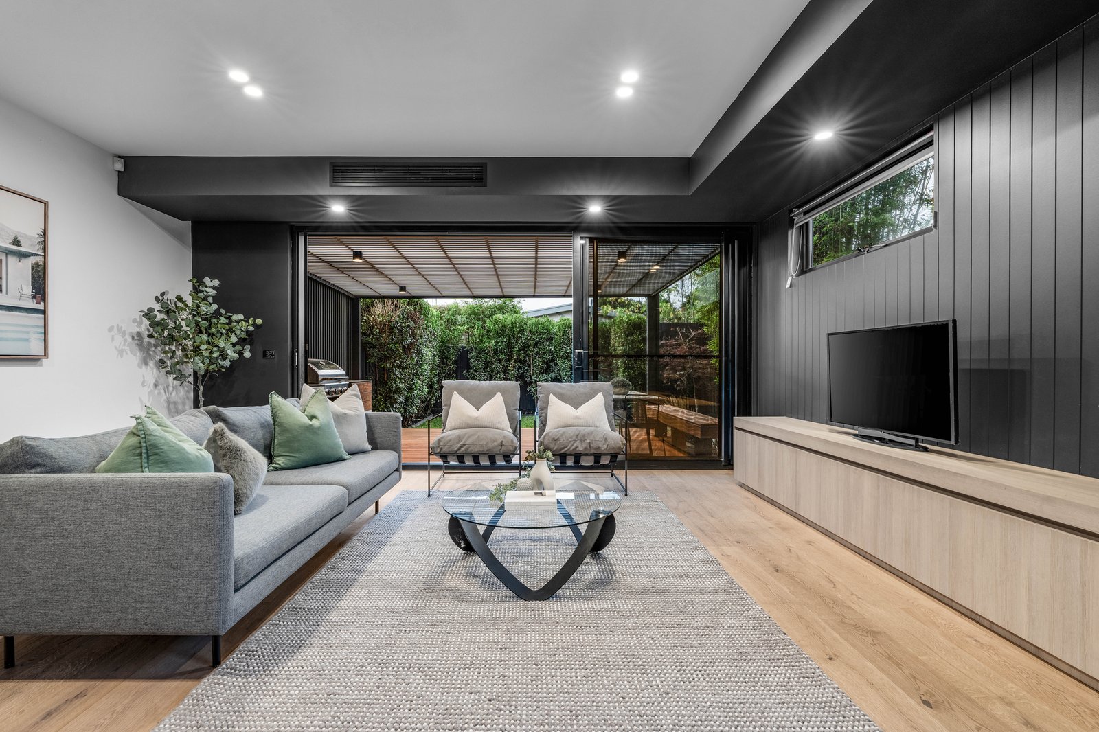 Gallery: 17b England Street
