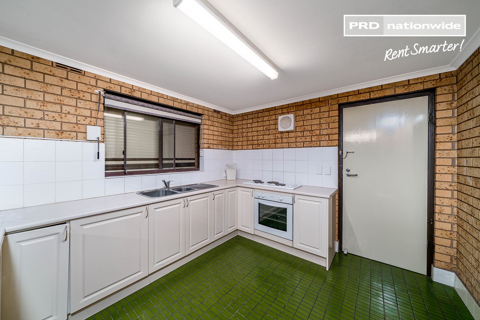 1/7b Henschke Avenue TOLLAND 4