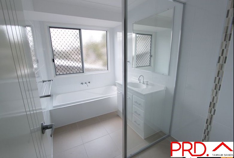 17b OUSTON Place SOUTH GLADSTONE 4