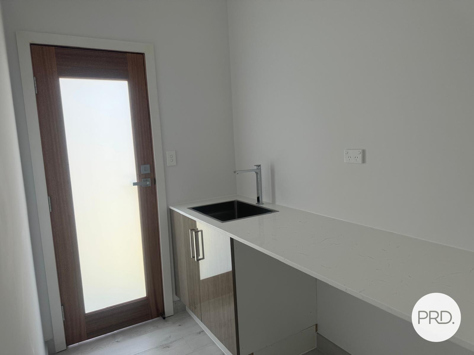 17B Porter Street MINTO 9