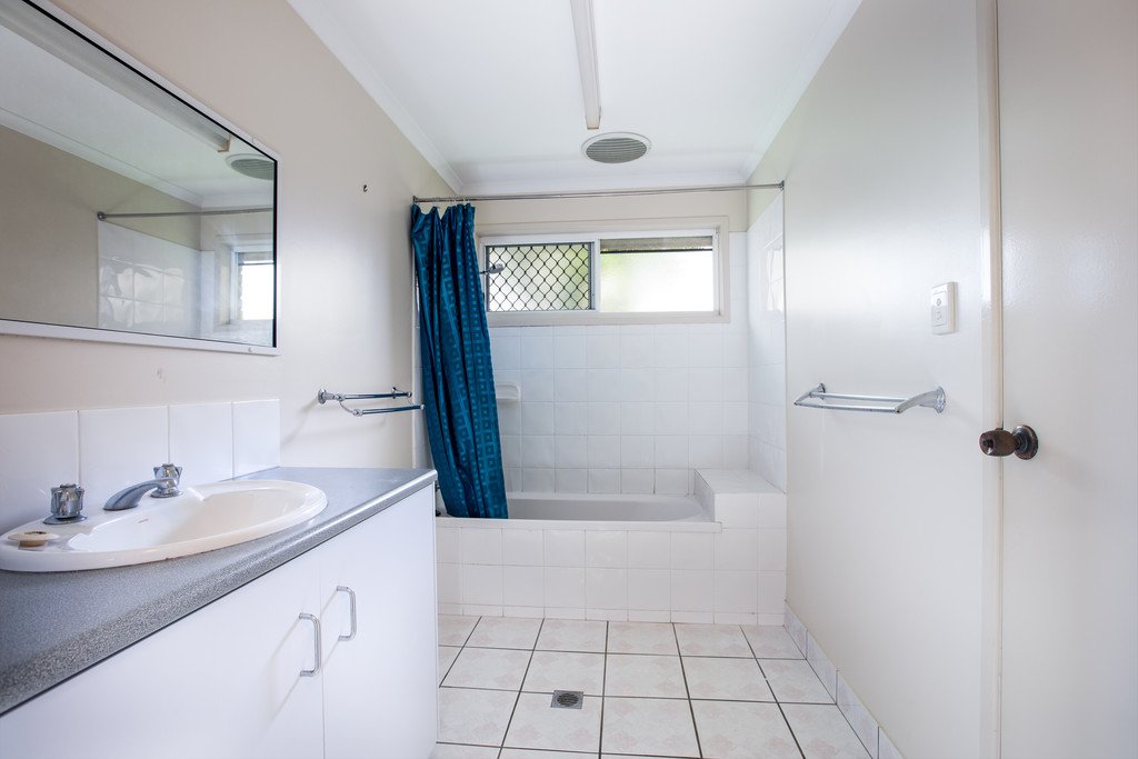 1/8-10 Gardenia Street PROSERPINE 8