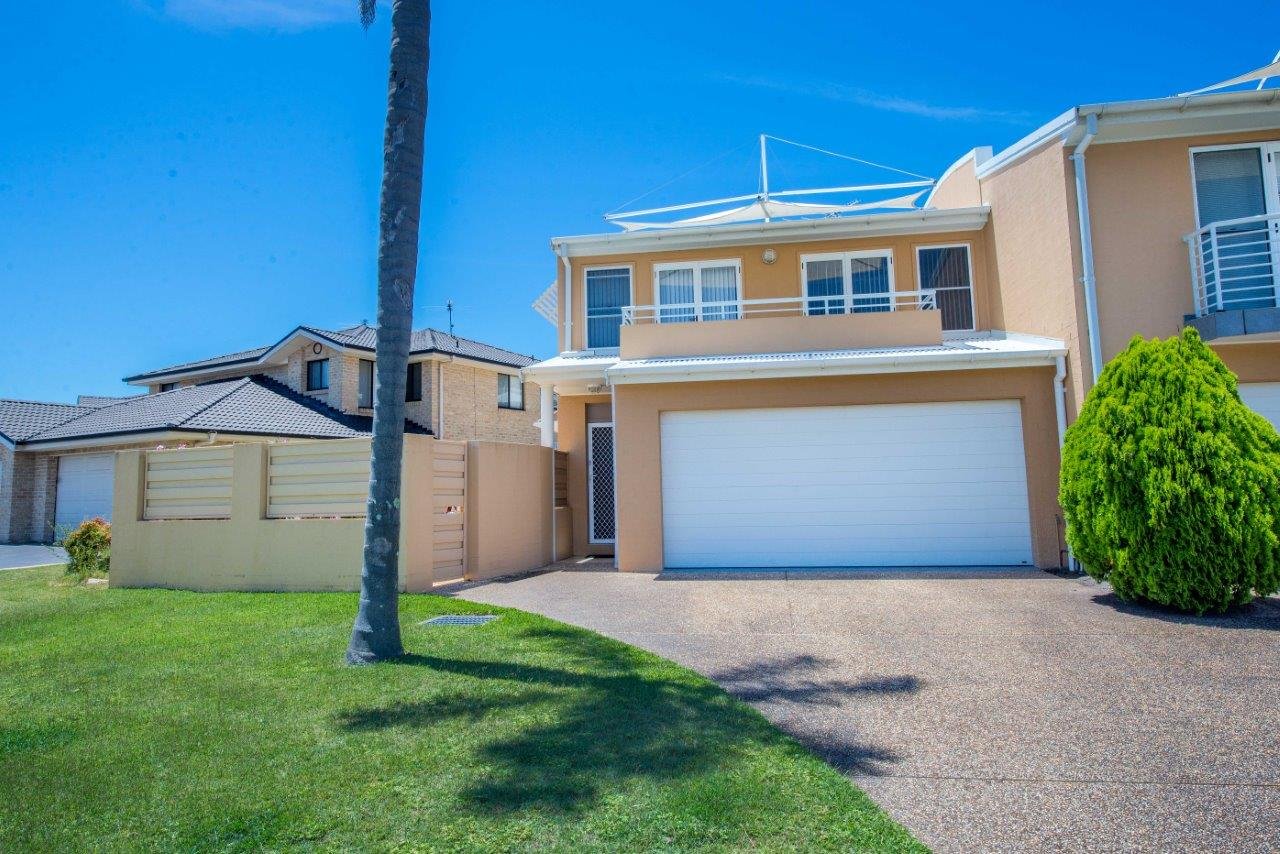 1/8 Ala Moana Way FINGAL BAY 1