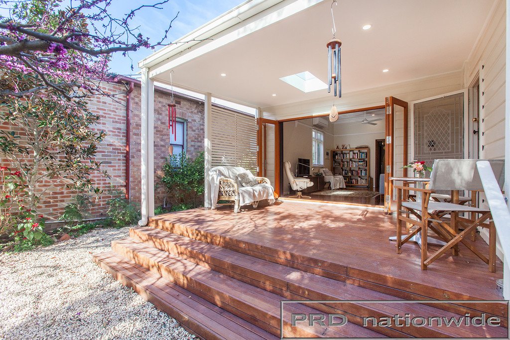 18 Allan Street LORN 3