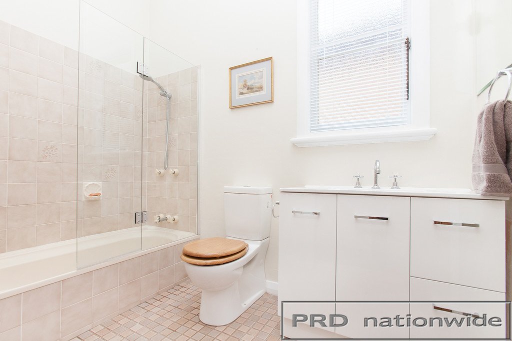 18 Allan Street LORN 10
