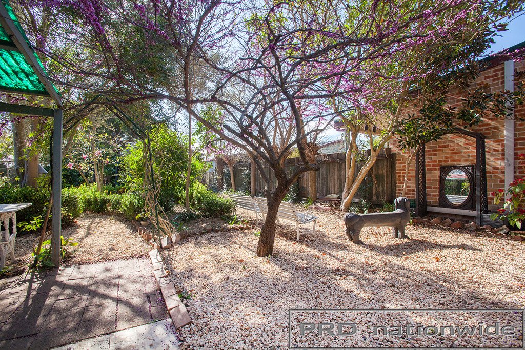 18 Allan Street LORN 14