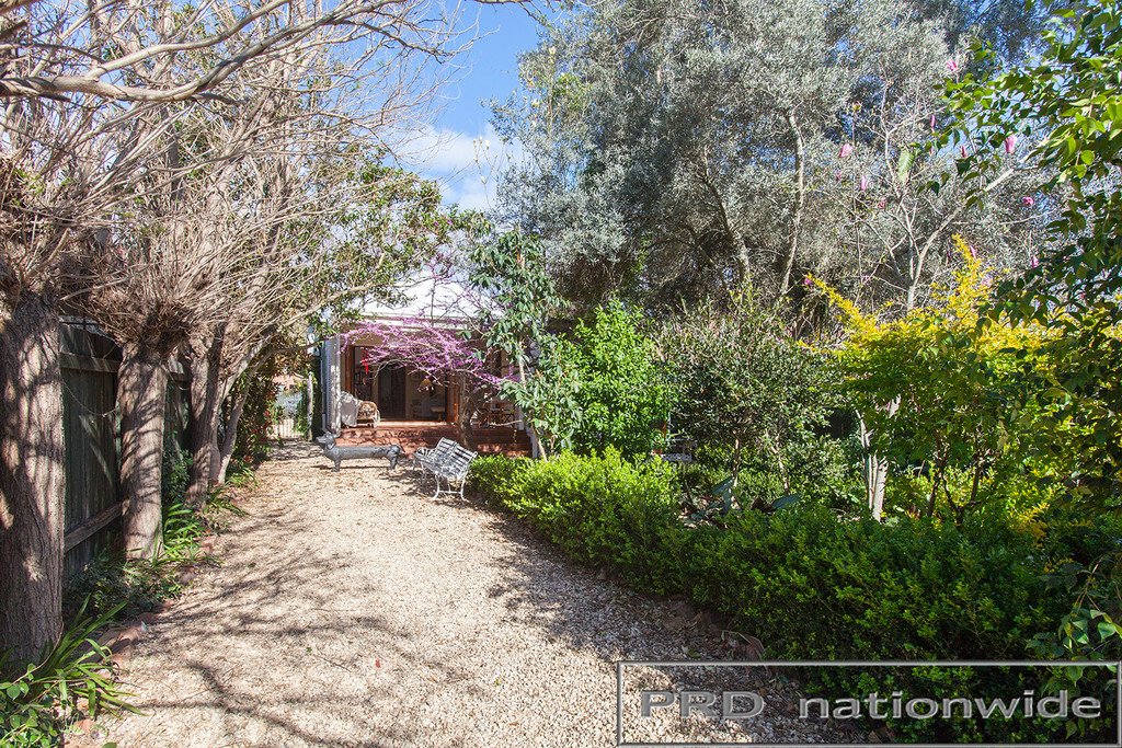 18 Allan Street LORN 16
