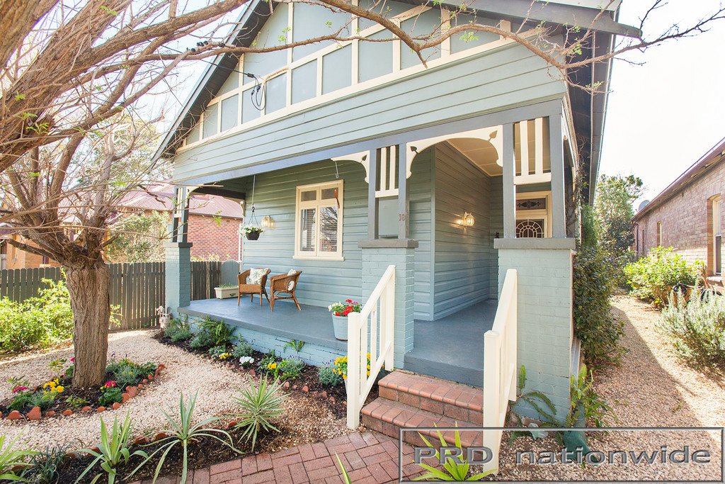 18 Allan Street LORN 19