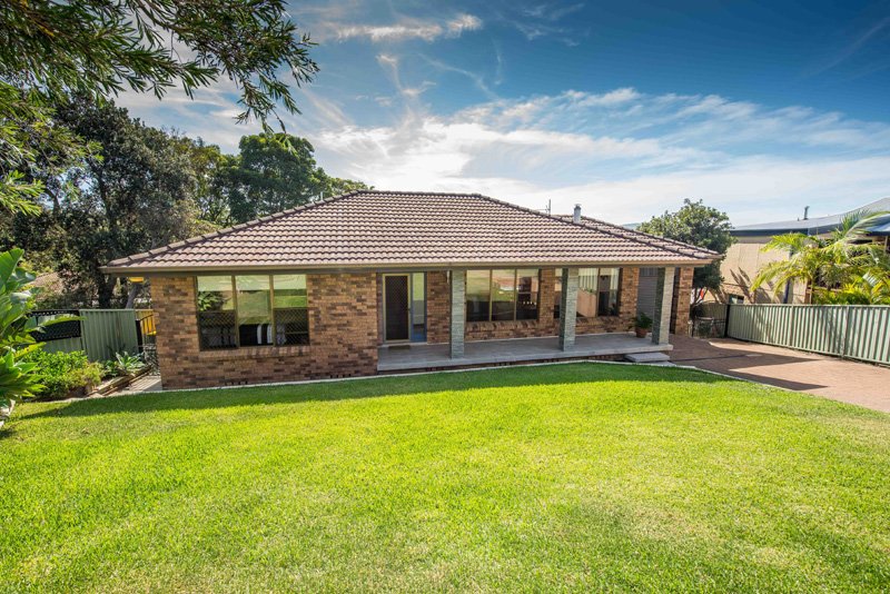 18 Amaroo Crescent FINGAL BAY 11