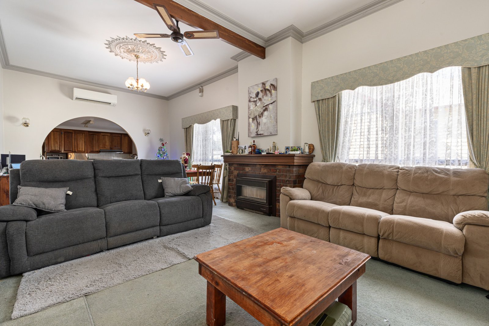 Gallery: 18 Anderson  Street West