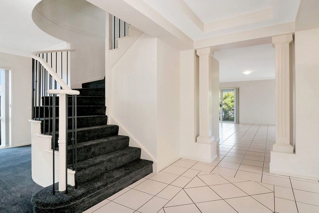 18 Ardisia Court BURLEIGH HEADS 8