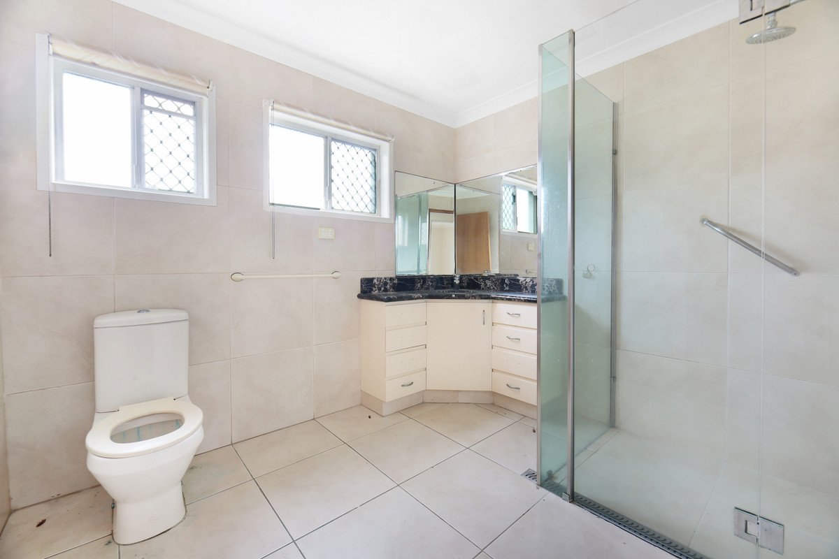 18 Aruma Avenue Burleigh Waters 9