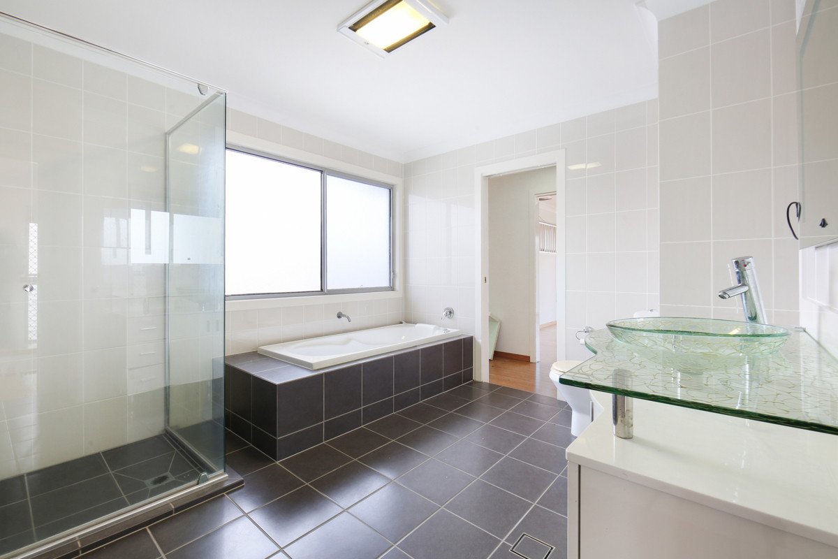 18 Aruma Avenue Burleigh Waters 13