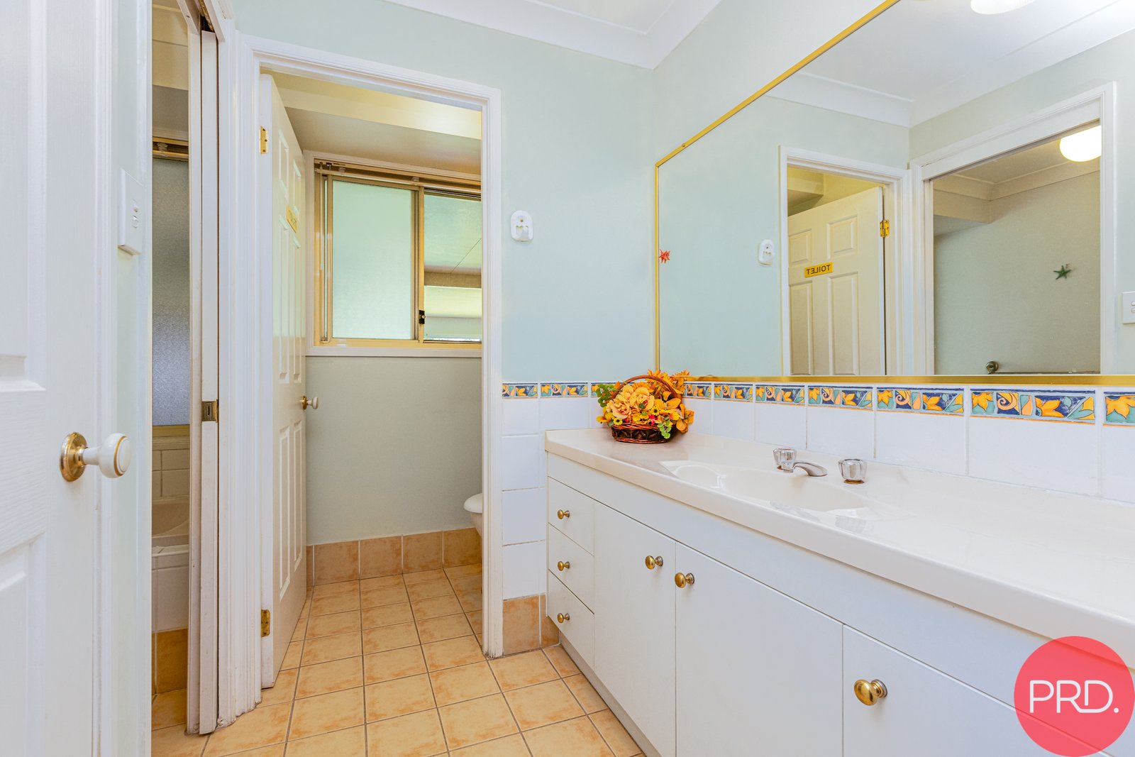 18 Avalon Drive THORNTON 33