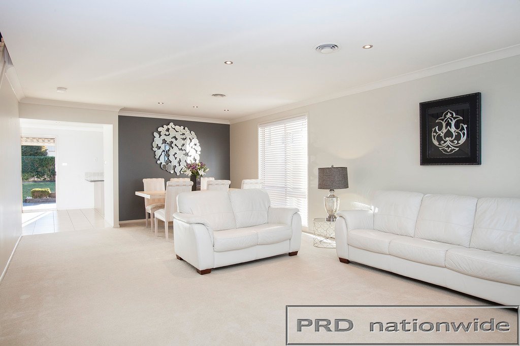 18 Avondale Drive THORNTON 2