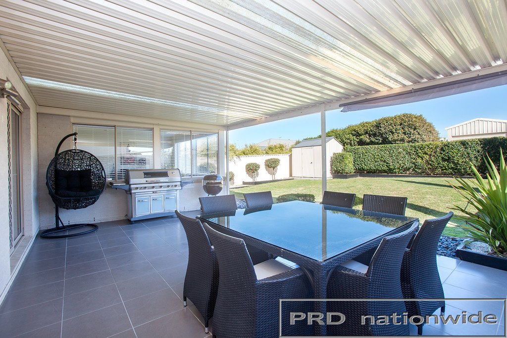 18 Avondale Drive THORNTON 8