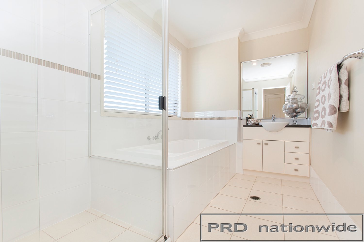 18 Avondale Drive THORNTON 17