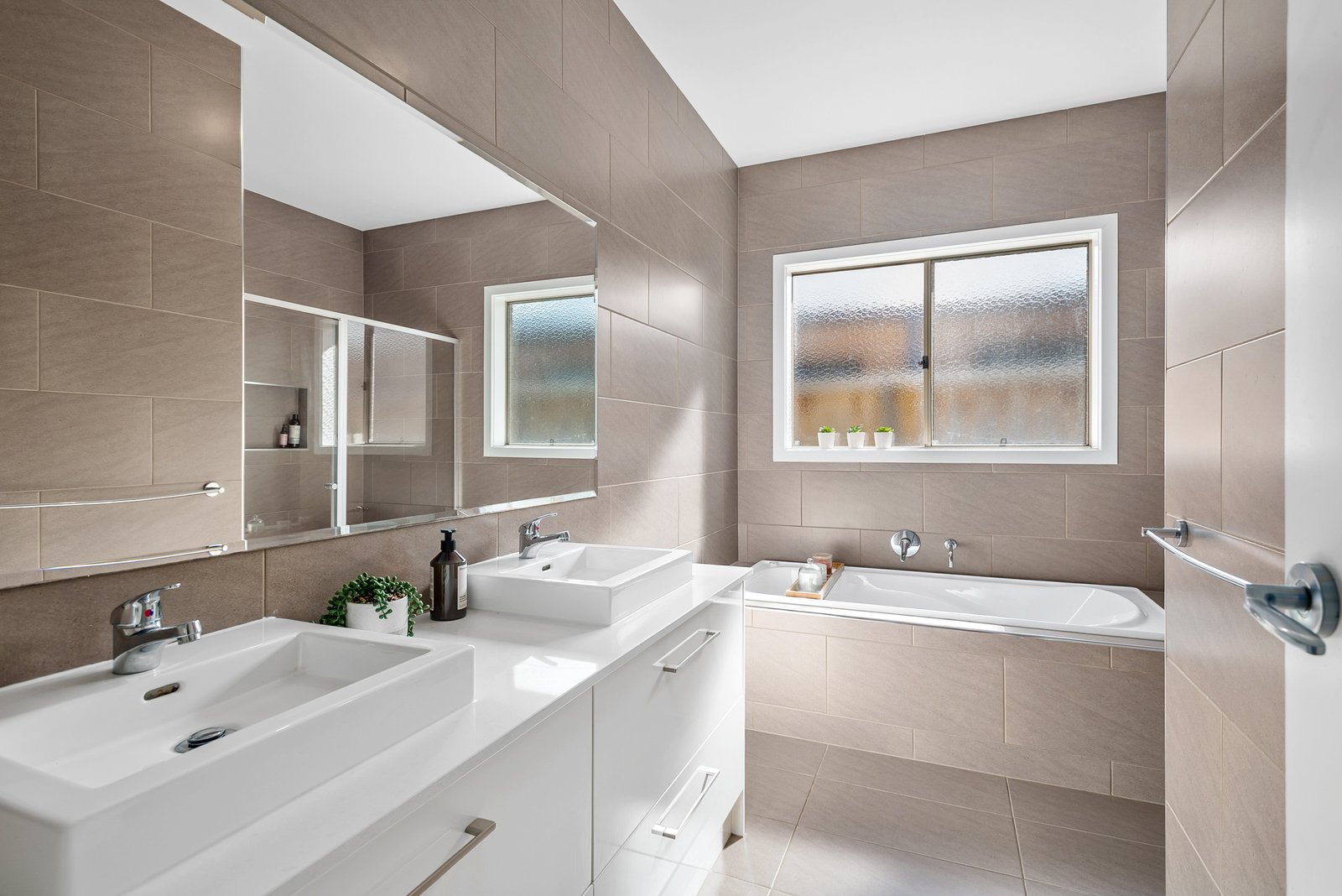 Real Estate and Property in 18 Beaumont Place, Woodend, VIC