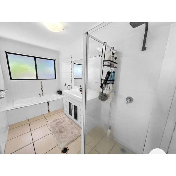18 Bellemere Court BOYNE ISLAND 5