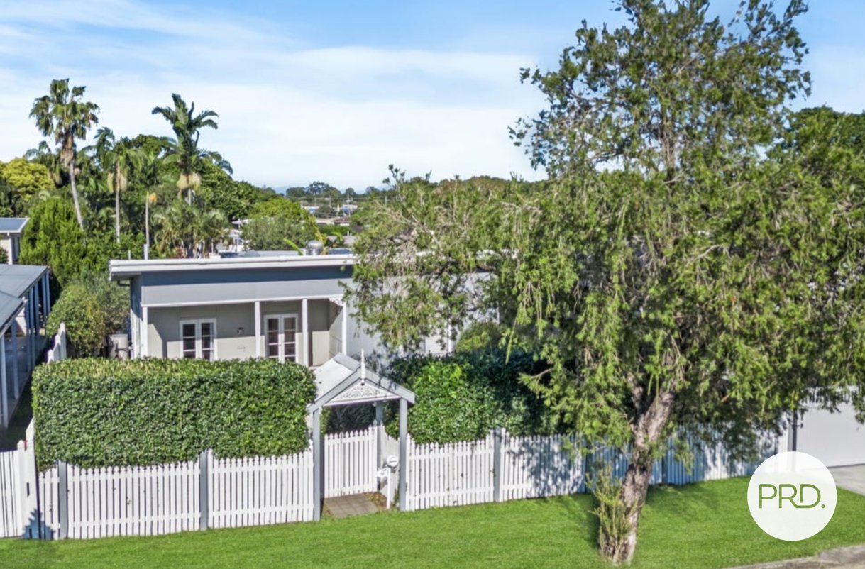 18 Bellevue Parade LABRADOR 2