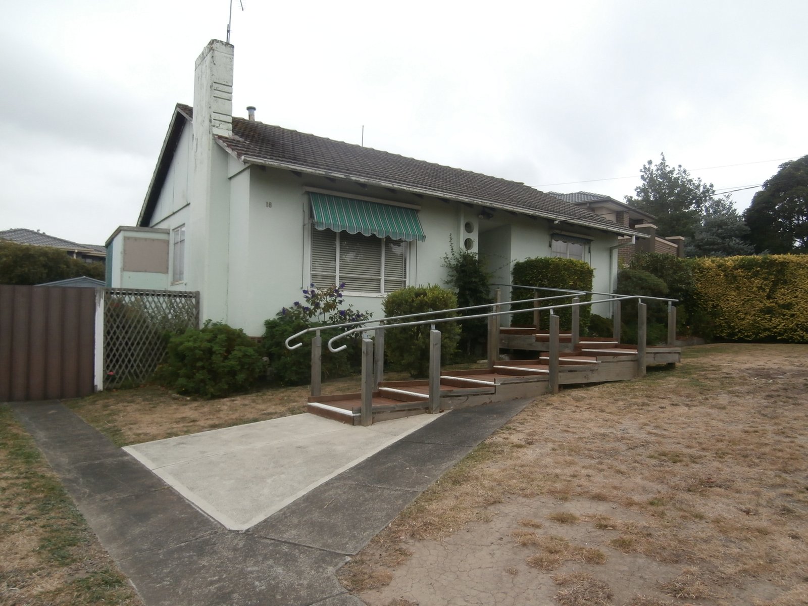 Photos: 18 Binalong Avenue