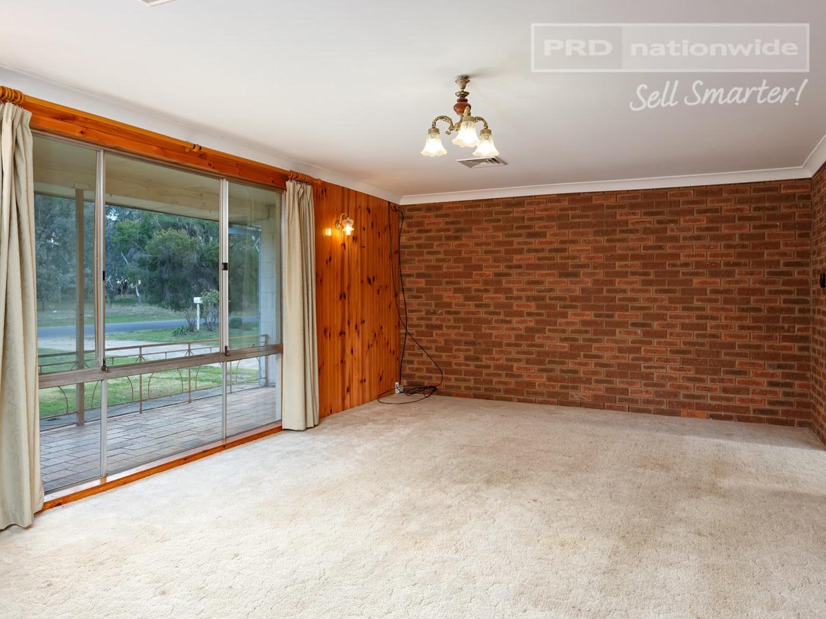 18 Bocquet Street LAKE ALBERT 2