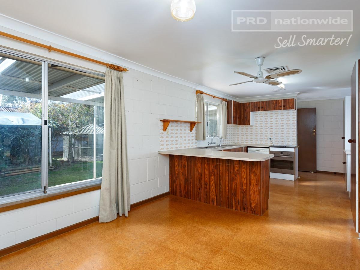 18 Bocquet Street LAKE ALBERT 3