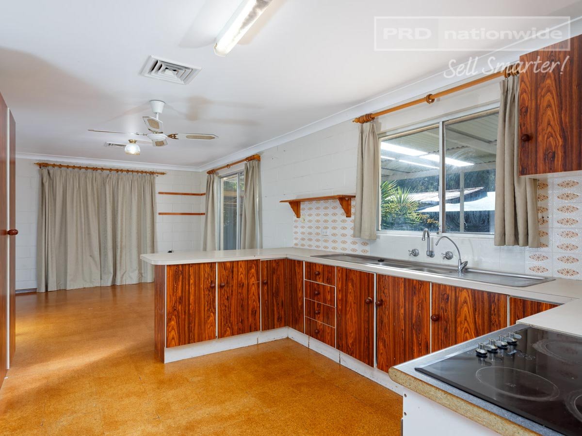 18 Bocquet Street LAKE ALBERT 4