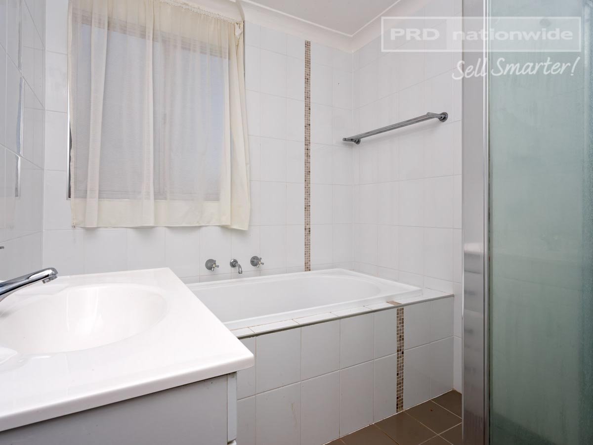 18 Bocquet Street LAKE ALBERT 7