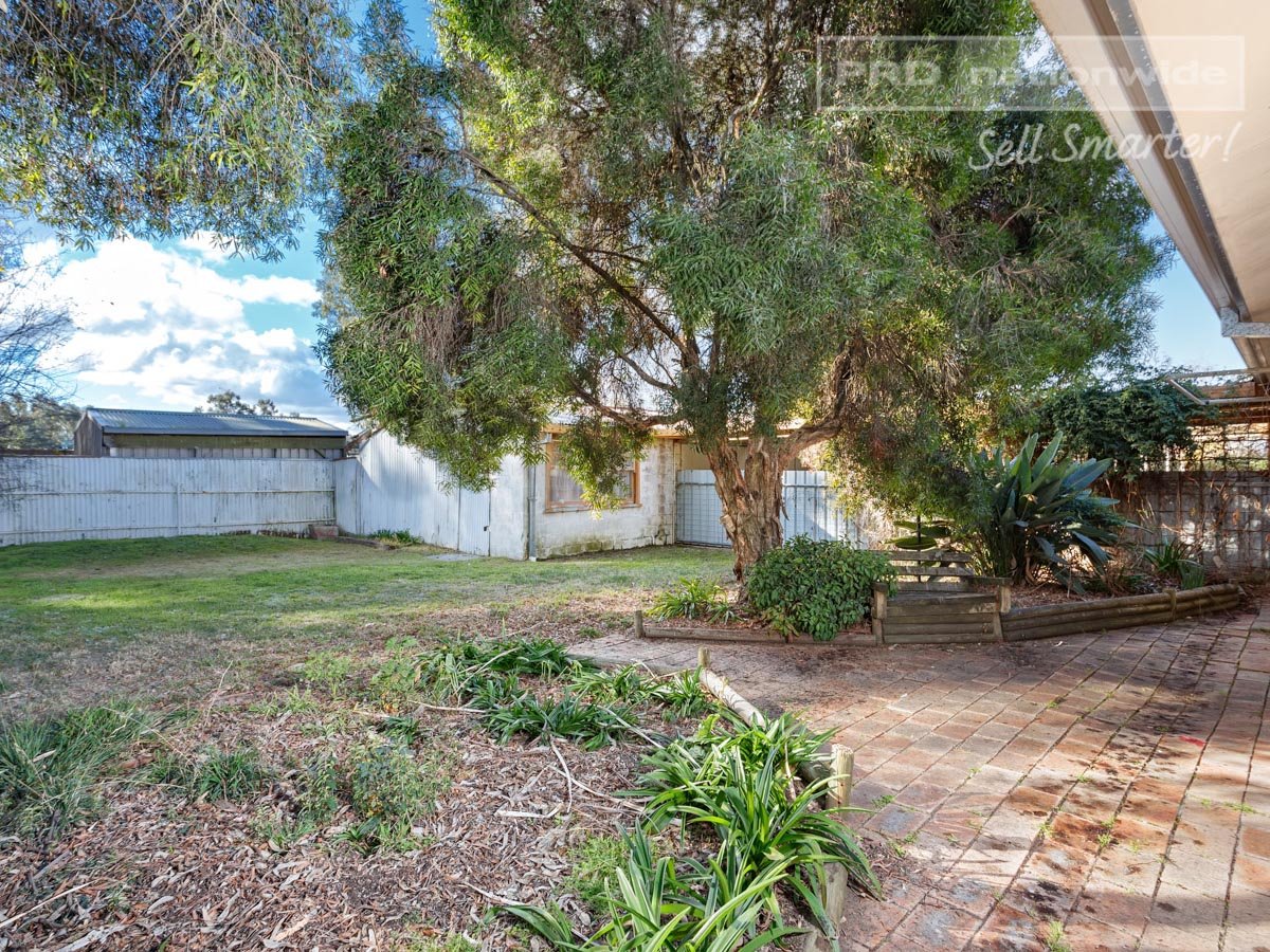 18 Bocquet Street LAKE ALBERT 12