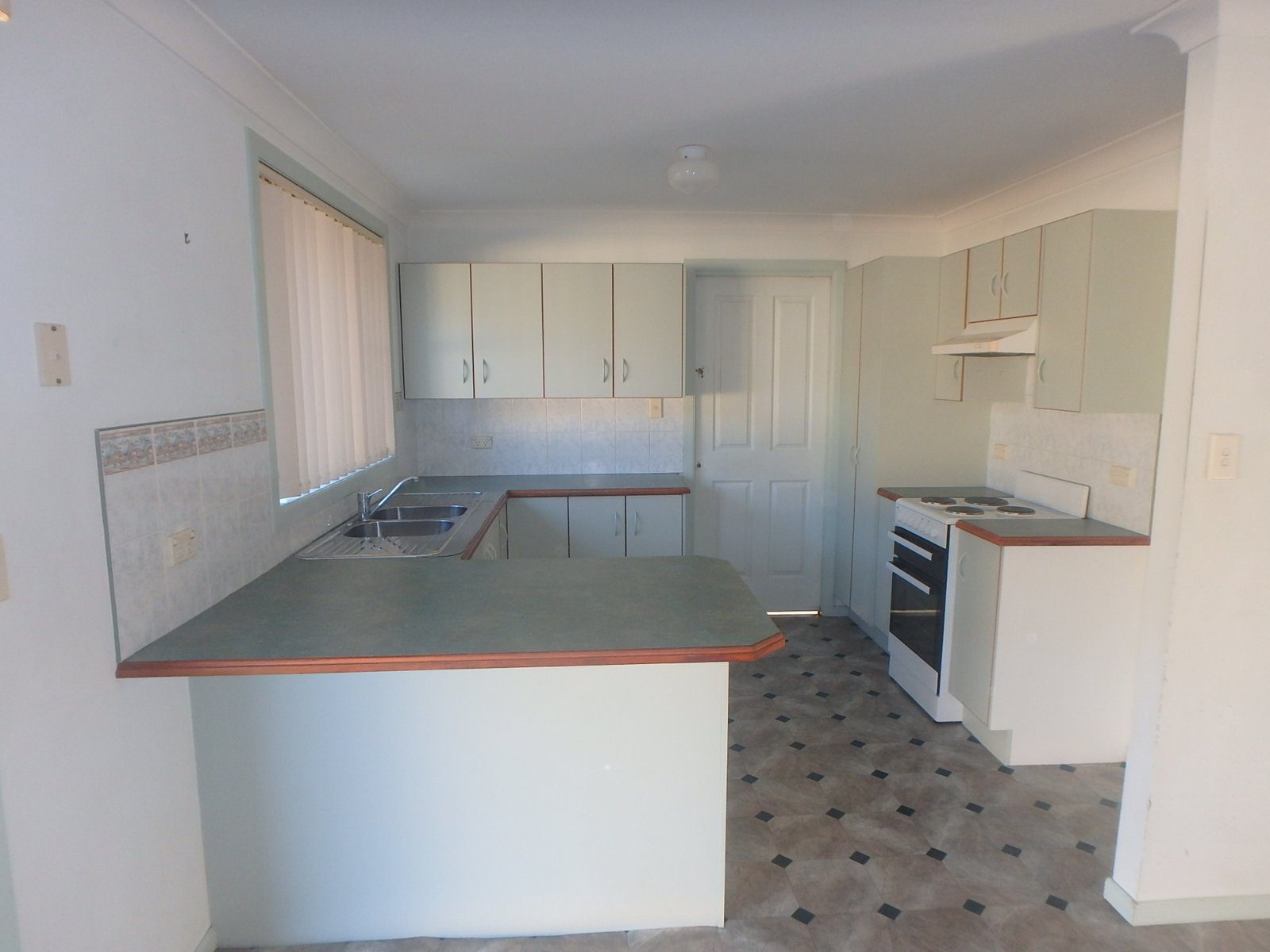 18 Botanic Drive KEW 4