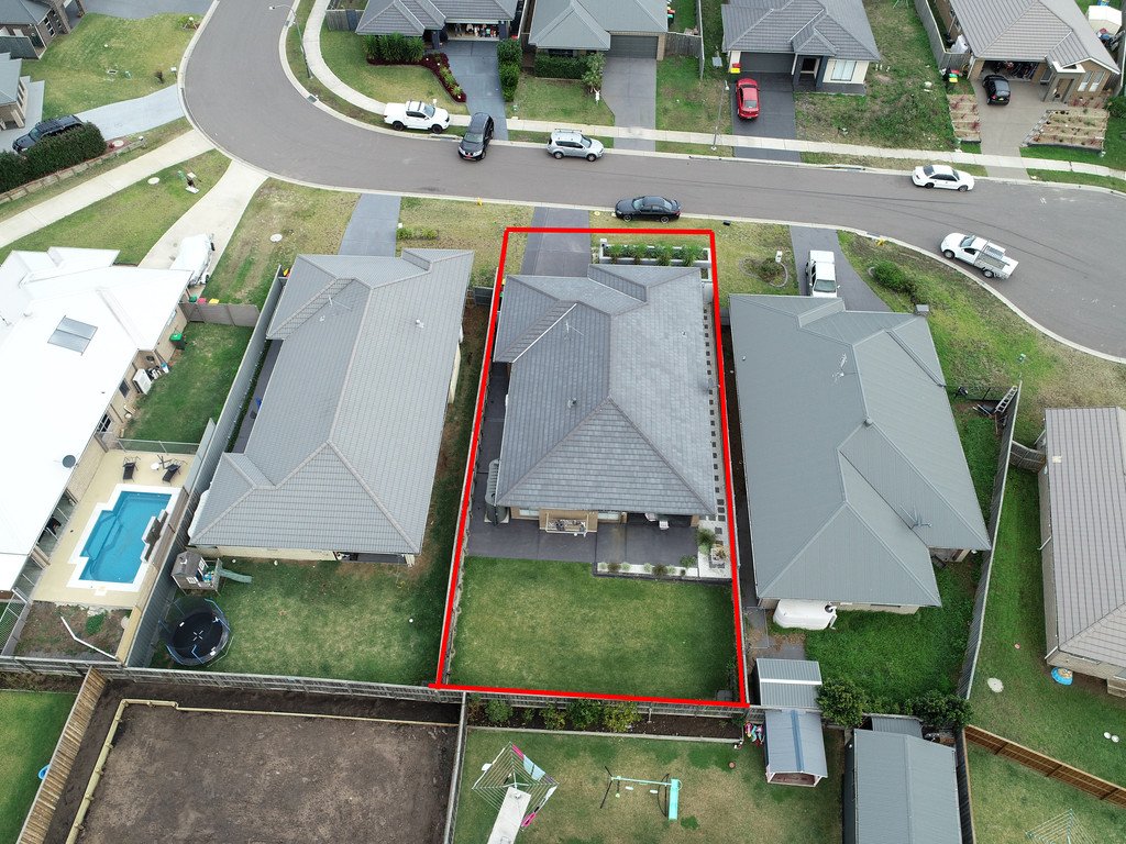 18 Bowerbird Close ABERGLASSLYN 2