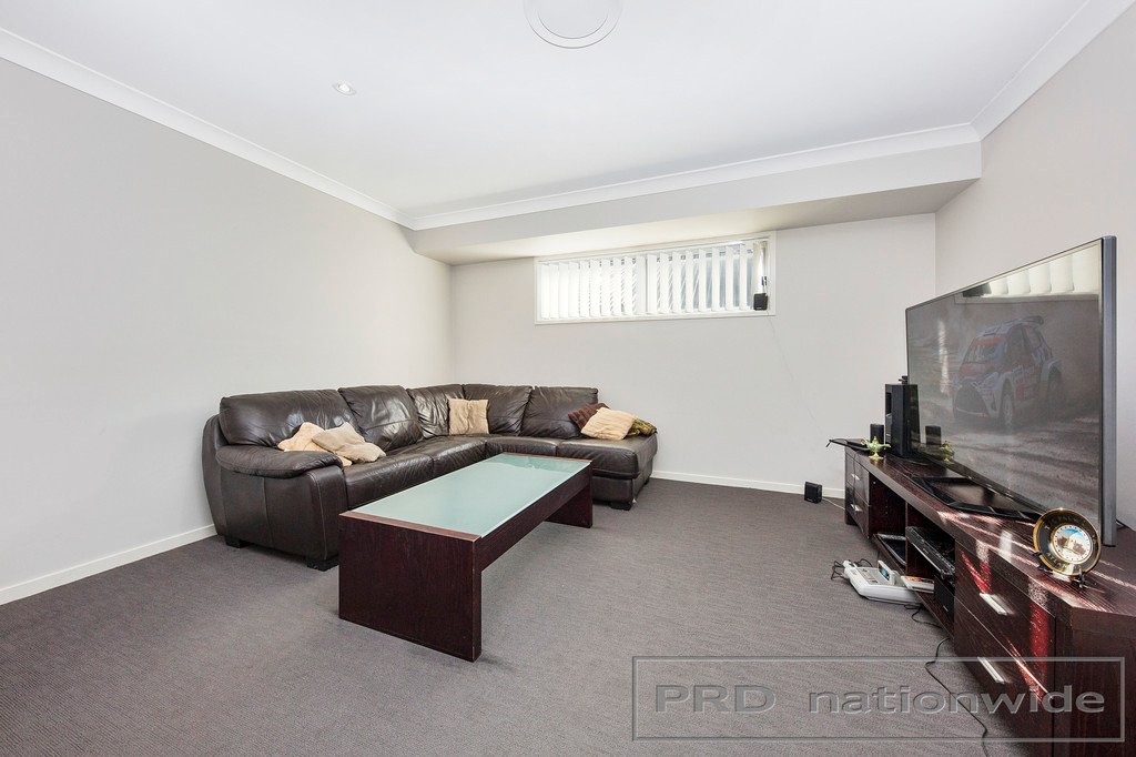 18 Bowerbird Close ABERGLASSLYN 3